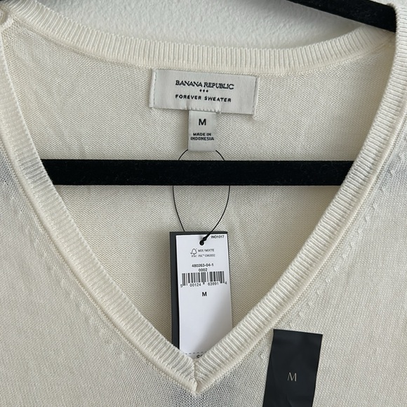 Banana Republic Forever Sweater Cream NWT Size M - Picture 3 of 4